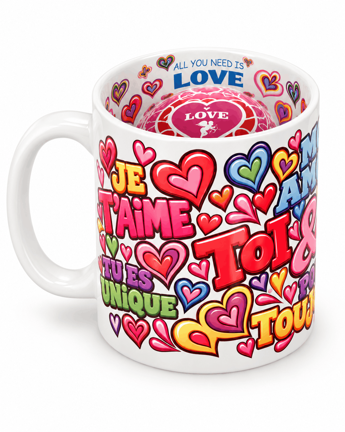 Mug amour vue de côté avec les messages Je t’aime et Tu es unique, cœurs colorés et anse blanche à gauche