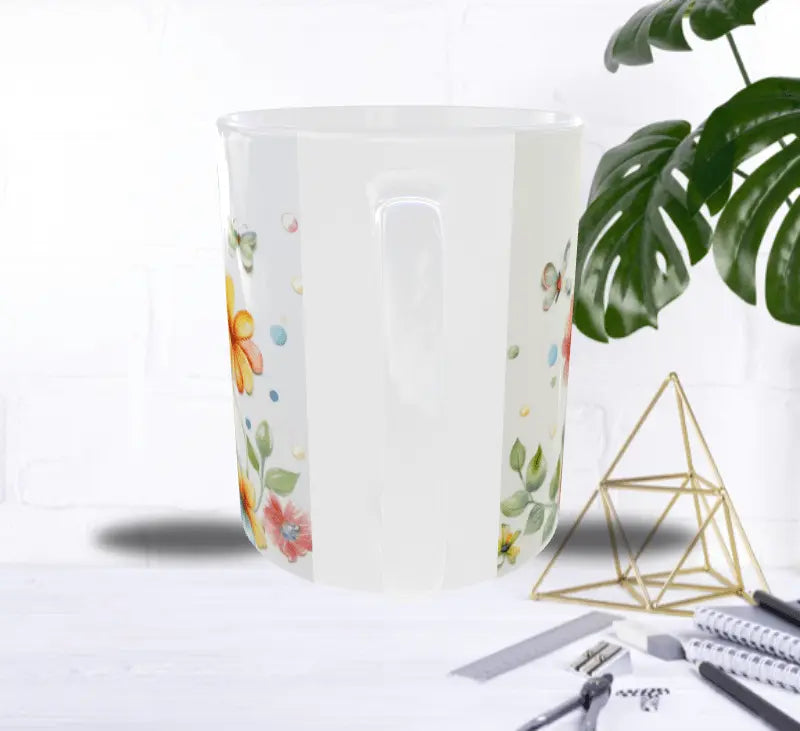 Mug Éléphanteau Joyeux – Petit Éléphant Gambadant parmi Fleurs et Papillons Sublimation Store