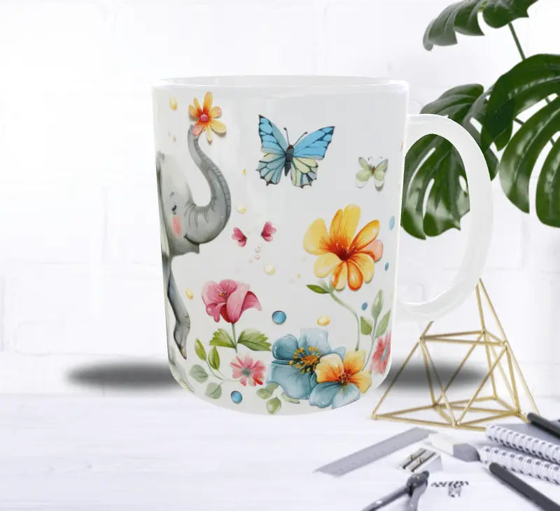Mug Éléphanteau Joyeux – Petit Éléphant Gambadant parmi Fleurs et Papillons Sublimation Store