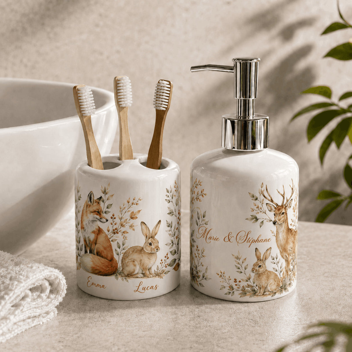 Set salle de bain personnalisé décor animaux sur plateau pierre – distributeur et porte-brosse avec prénoms famille