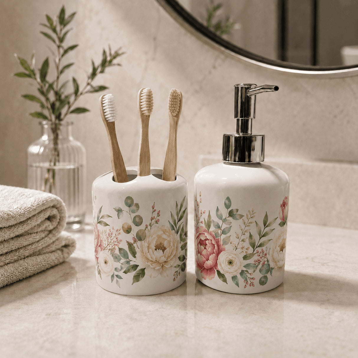 Set salle de bain personnalisé floral fond marbre beige – distributeur savon et porte-brosse décor pivoines, vase en verre