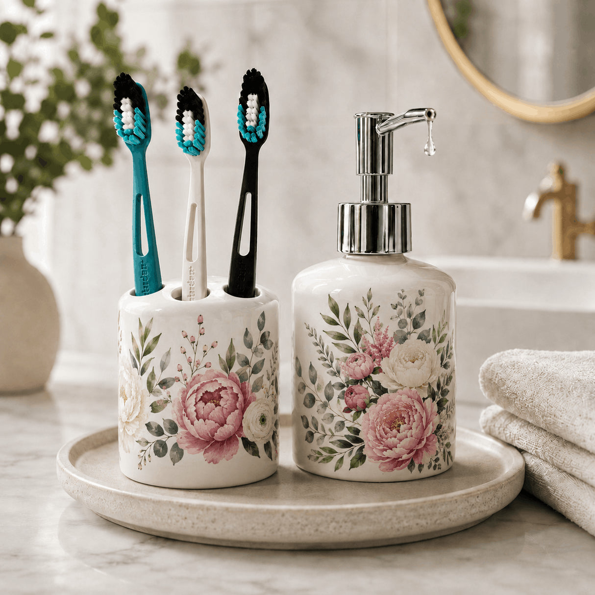 Set salle de bain personnalisé décor floral sur plateau rond – distributeur savon et porte-brosse pivoines roses