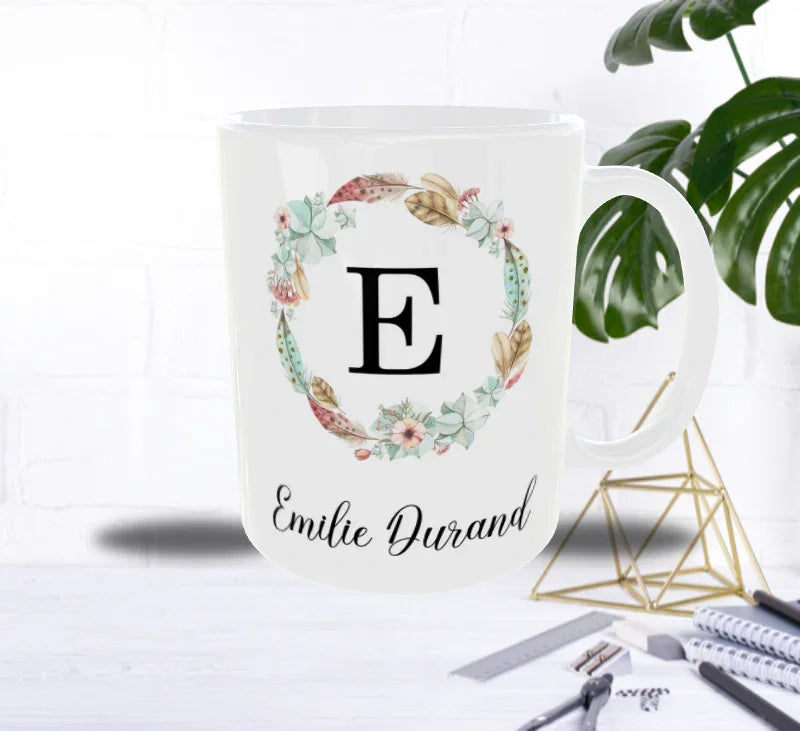 Mug Personnalisé Initiale & Prénom – Couronne Florale Élégante