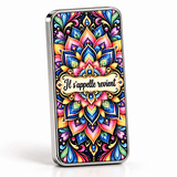 Briquet USB verso avec cartouche Il s'appelle revient au centre d'un mandala coloré, boîtier métal chromé