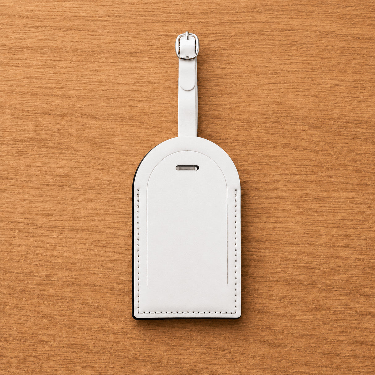 Étiquette bagage personnalisée recto vierge avant impression – simili cuir blanc forme arc – zone impression 7x11cm