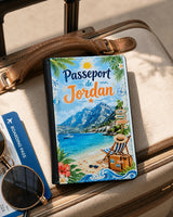 Housse de passeport personnalisée sur une valise avec boarding pass – design plage et montagne – prénom Jordan