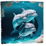 Lingette Lunettes Microfibre “Trio de Dauphins Océan” – Fond Marin Bleu – 17,5 × 17,5 cm