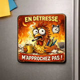 Magnet Frigo Humoristique “En détresse… M’approchez pas !” – Bois 6x6 cm Ultra Brillant Sublimation Store