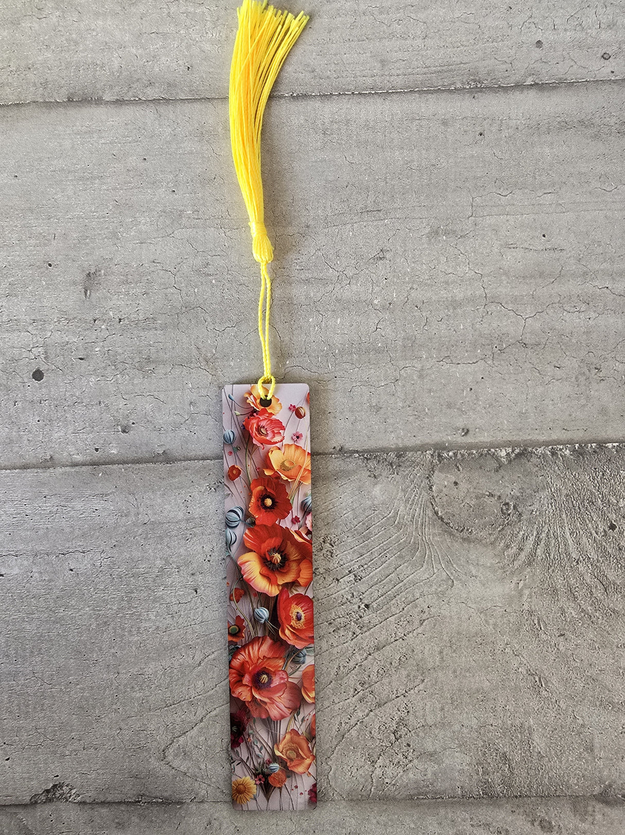 Marque-Page Coquelicots – Fibre de Bois – Sublimation & Pompon Couleur Aléatoire (15×3 cm)