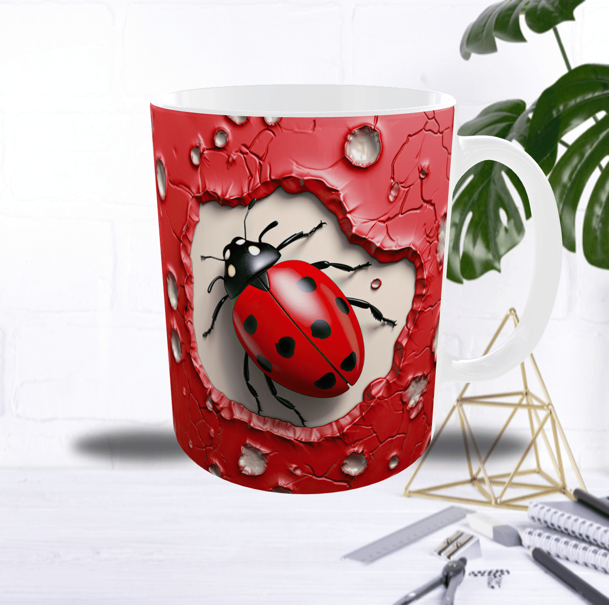 Mug Coccinelle Porte-Bonheur – Sublimation Rouge Effet Mur Éclaté (11oz)