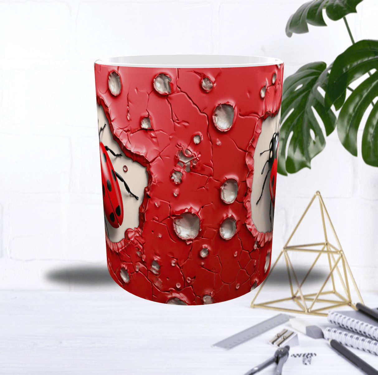 Mug Coccinelle Porte-Bonheur – Sublimation Rouge Effet Mur Éclaté (11oz)