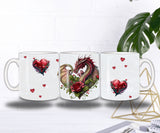 Design complet panoramique du mug Dragon Cœur déplié montrant l'illustration fantastique intégrale pour la Saint-Valentin.