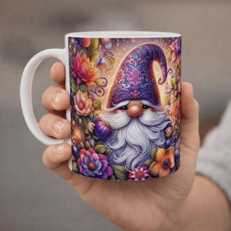 mug gnome fleuri colore tenu en main tasse fantaisie