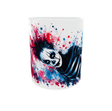 Vue de face du mug Halloween gothique : visage pâle du clown sombre et pull rayé dans des éclaboussures d’aquarelle