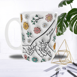 Mug Personnalisé “Main dans la Main” – Texte (Maman/Papa…) & 2 Prénoms au Choix – Sublimation Fleurie