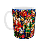 Mug de Noël casse-noisettes rouge et vert, effet 3D gonflé sur fond bleu roi, vue anse à gauche