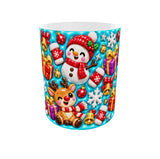 Mug de Noël kawaii vue de face : bonhomme de neige au bonnet rouge, renne assis, moufles, flocons et boules de Noël sur fond turquoise