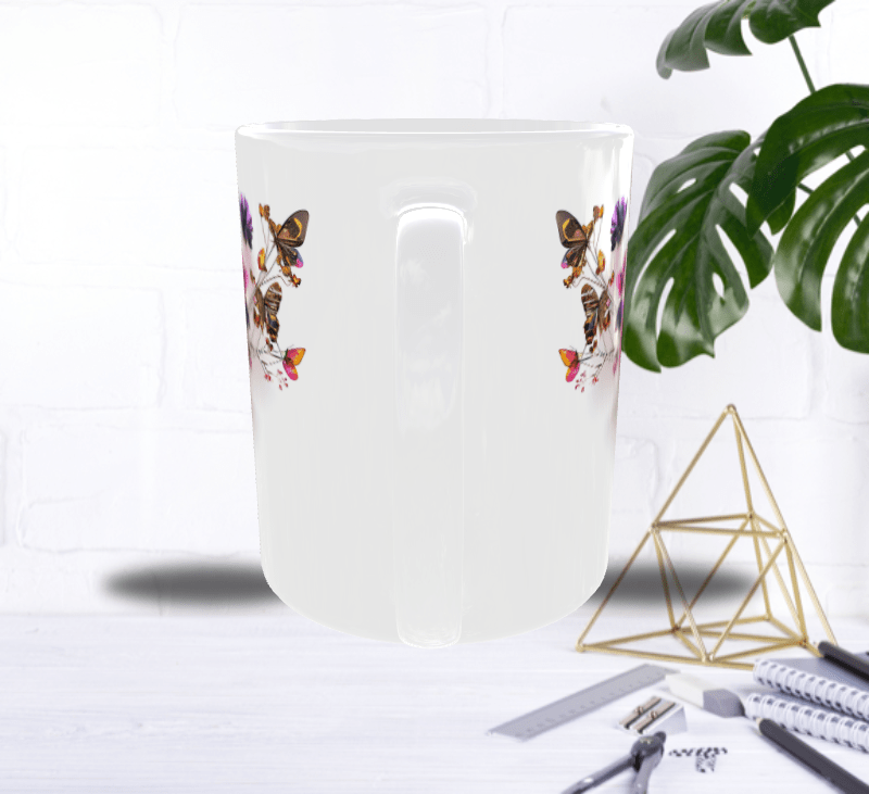 Mug Papillon Floréal – Papillon Éclatant Composé de Fleurs et d’Ailes Colorées