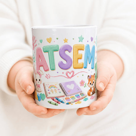 Mug personnalisé prénom ATSEM tenu en main – céramique 11 oz