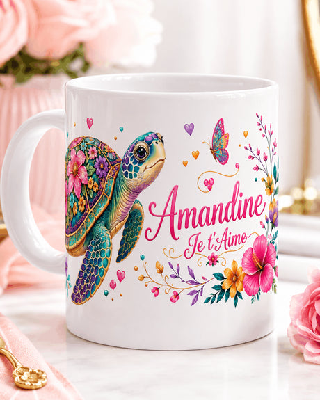 Mug personnalisé tortue fleurie zoom design, prénom et message en calligraphie rose, céramique 11 oz