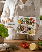 Planche à découper céramique personnalisée 4 photos présentée par une cuisinière avec tablier