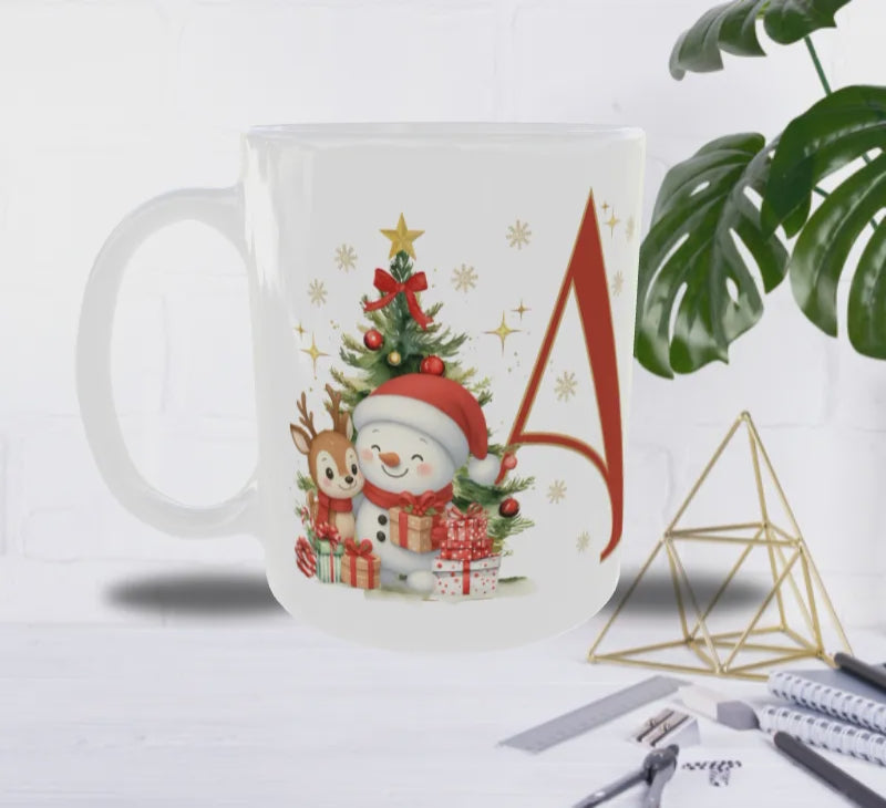 Mug de Noël Personnalisé – Lettre de A à Z avec Bonhomme de Neige & Renne