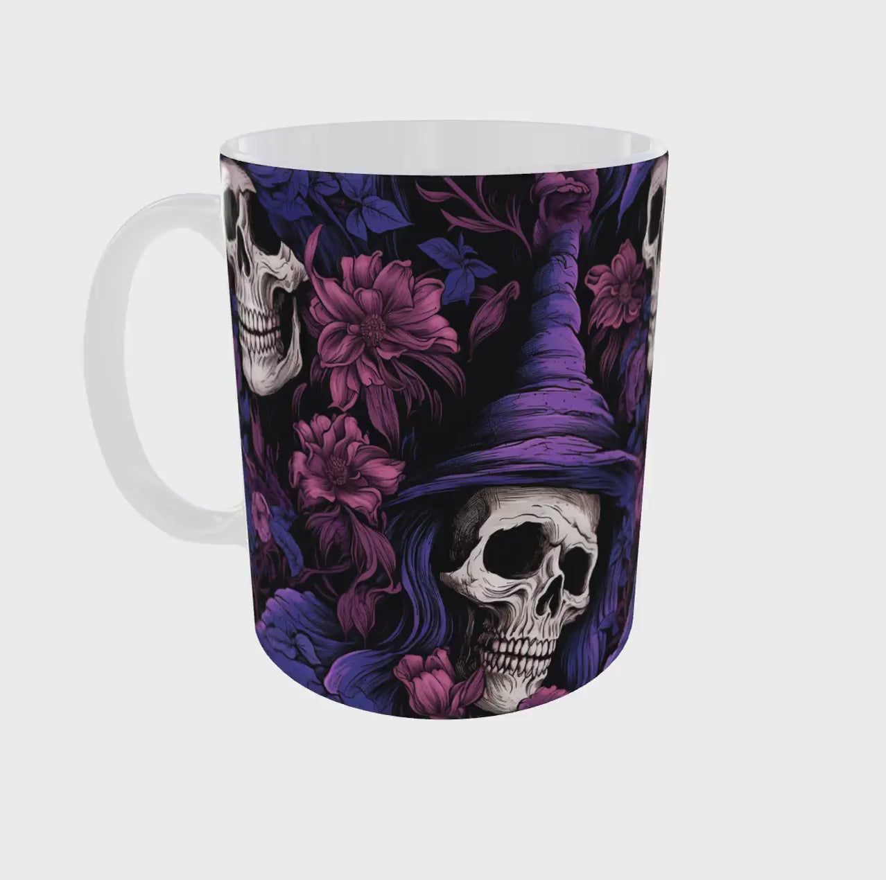 Vidéo 360° du mug Halloween crânes de sorcière et fleurs violettes, mug gothique en céramique 11 oz imprimé en France