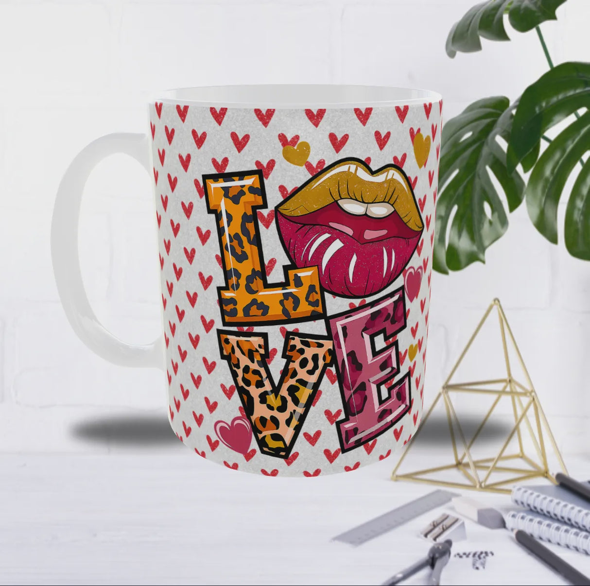 Mug Saint-Valentin LOVE – Bouche Glamour & Motif Léopard (Sublimation)