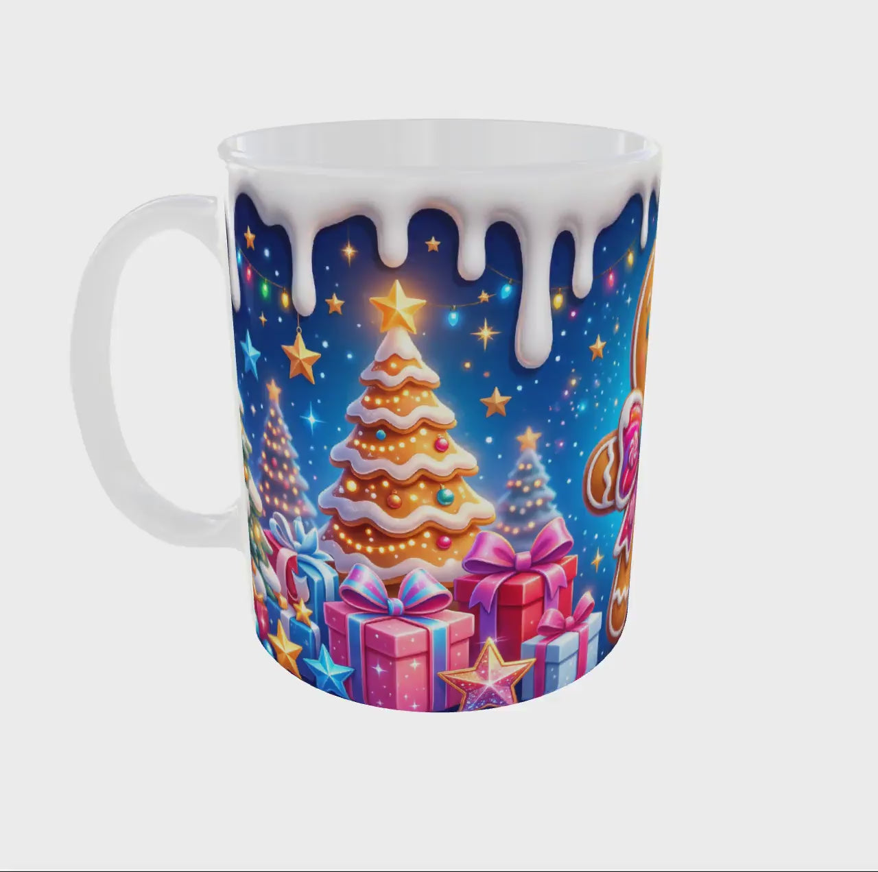 Vidéo 360° du mug de Noël bonhomme pain d'épices, sapins et cadeaux, mug céramique 11 oz imprimé en France