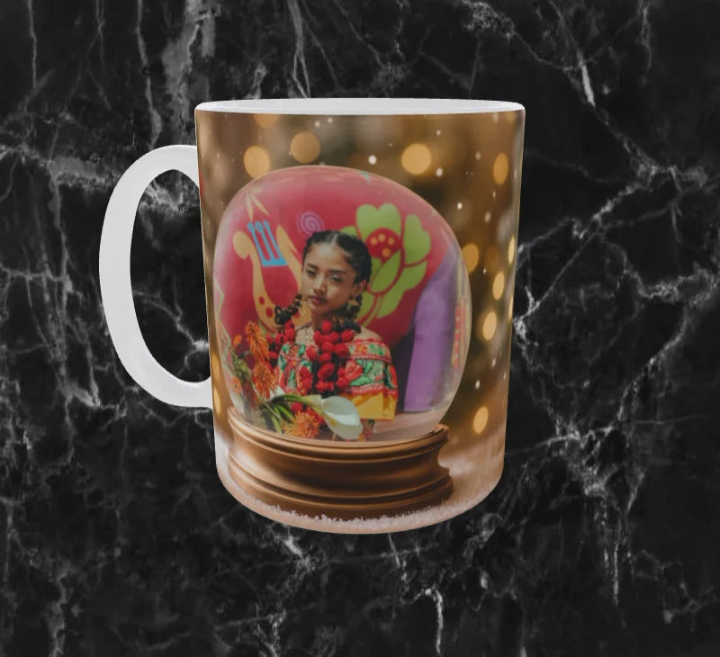 🎁 Mug Souvenirs Enchantés – Vos Photos dans de Magnifiques Boules de Noël