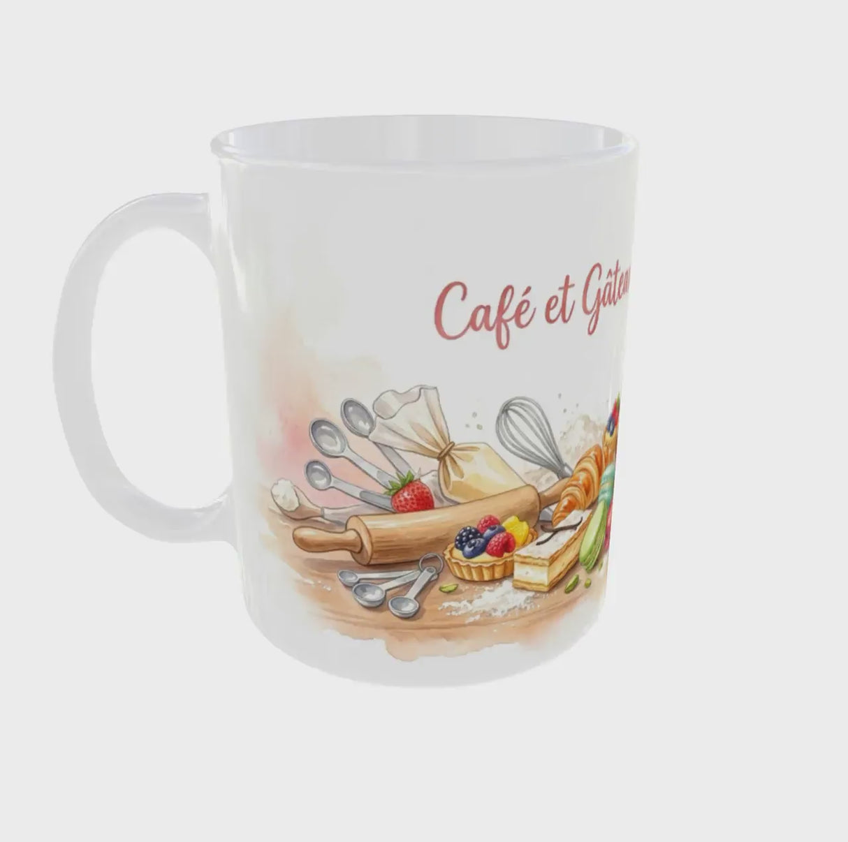 Vidéo 360 du mug pâtisserie Café et Gâteaux Tout Simplement présentant l’ensemble du design gourmand autour du mug