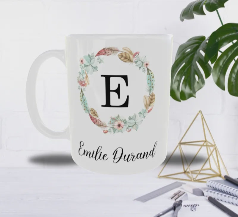 Mug Personnalisé Initiale & Prénom – Couronne Florale Élégante
