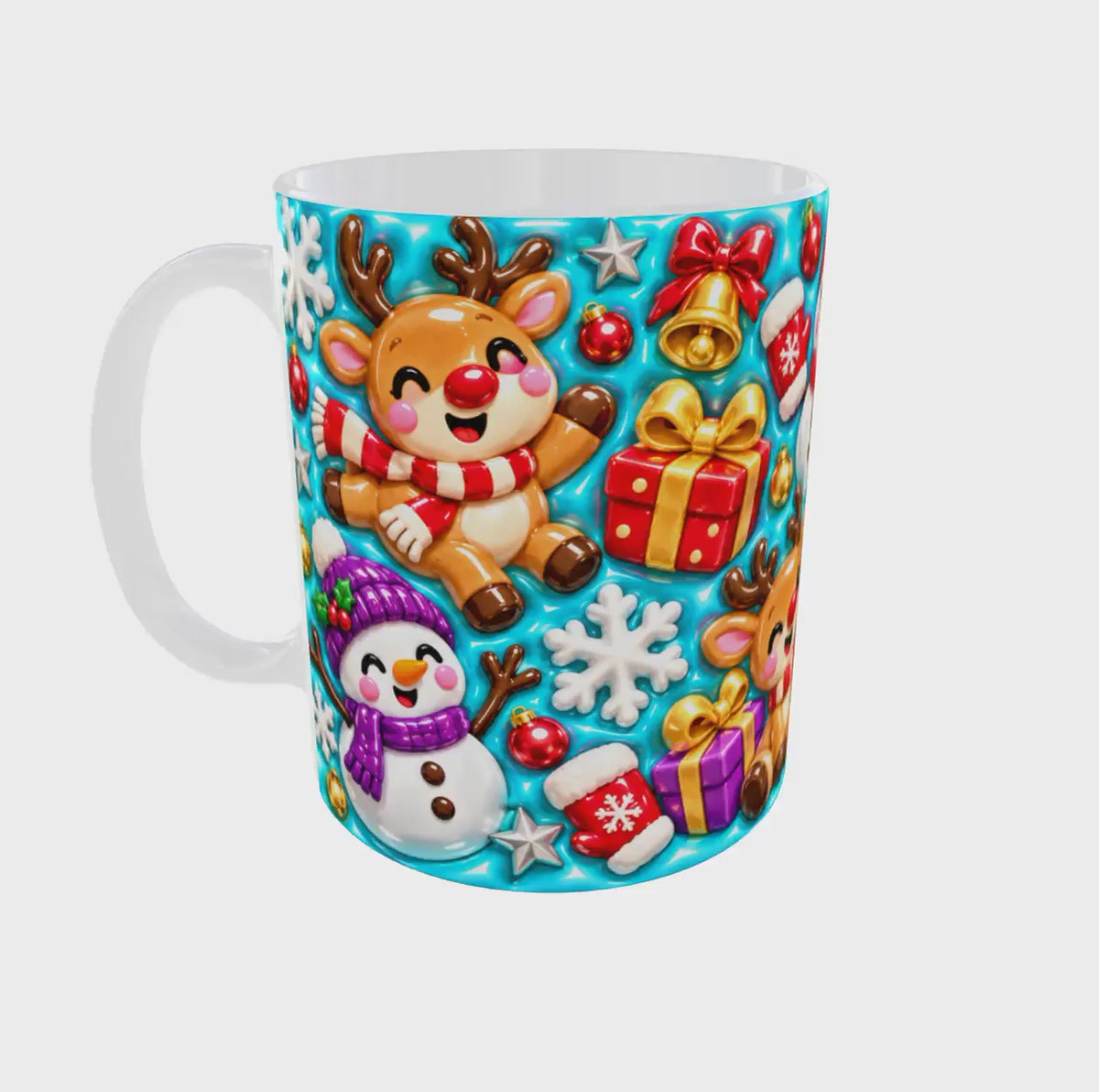 Vidéo à 360° du mug de Noël kawaii renne et bonhomme de neige, effet 3D gonflé sur fond turquoise