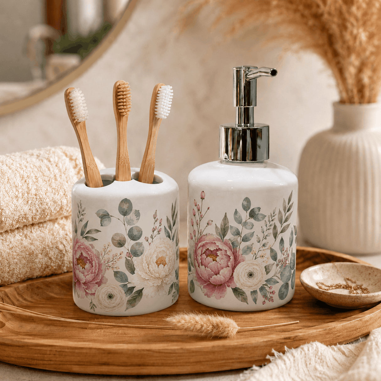Set salle de bain personnalisé décor floral – distributeur savon et porte-brosse pivoines sur plateau bois