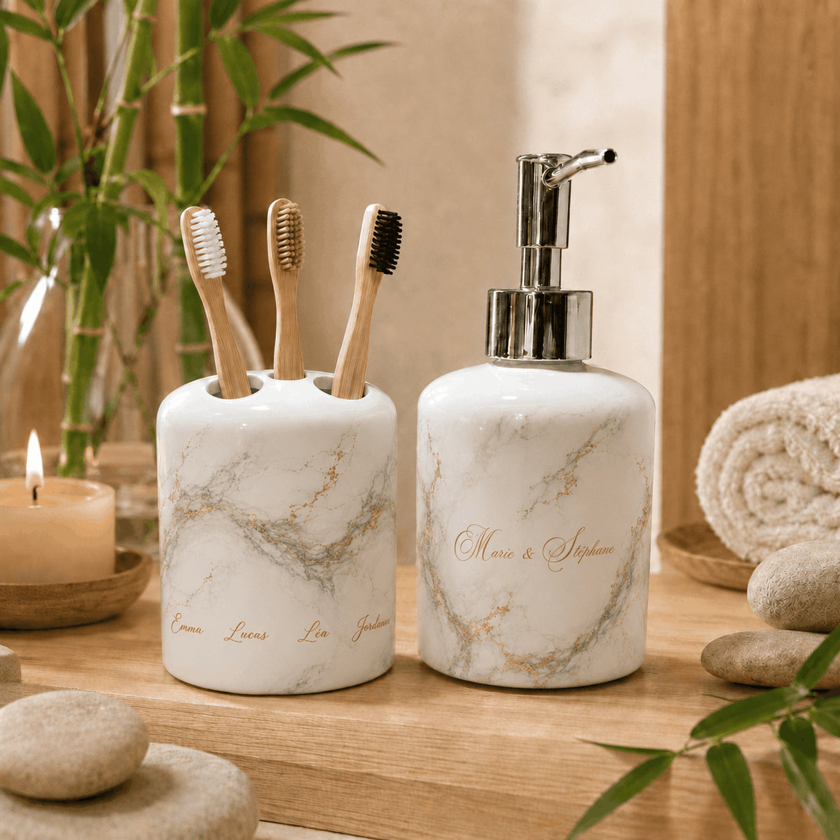Set salle de bain personnalisé décor marbre et or – distributeur savon et porte-brosse avec prénoms famille