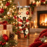 Tumbler Joyeux Noël 20 oz inox posé sur une table en bois près d’un sapin illuminé et d’une cheminée, soldats casse-noisette